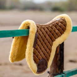 Kuzu Postu Eyer Altı – Konfor ve Şıklık Bir Arada